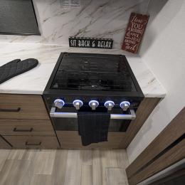 2024 Delta Ultra Lite RK234 - Stove Oven Closed