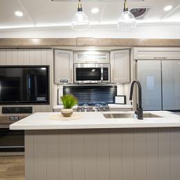 2025 Paradigm 370FB Interior