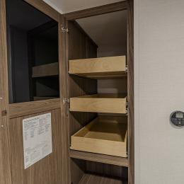 2025 Delta ML226 Interior