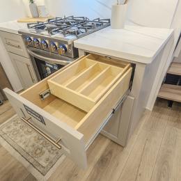 2025 Paradigm 295MK Interior