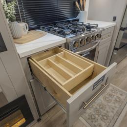 2025 Paradigm 340RL Interior