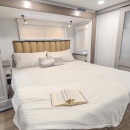 2025 Paradigm 340RL Interior