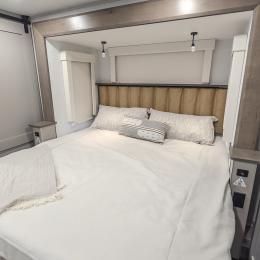 2025 Paradigm 380MP Interior