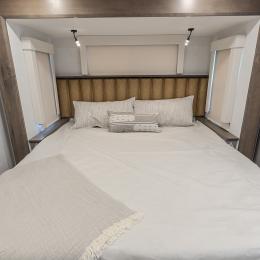 2025 Paradigm 385FL Interior